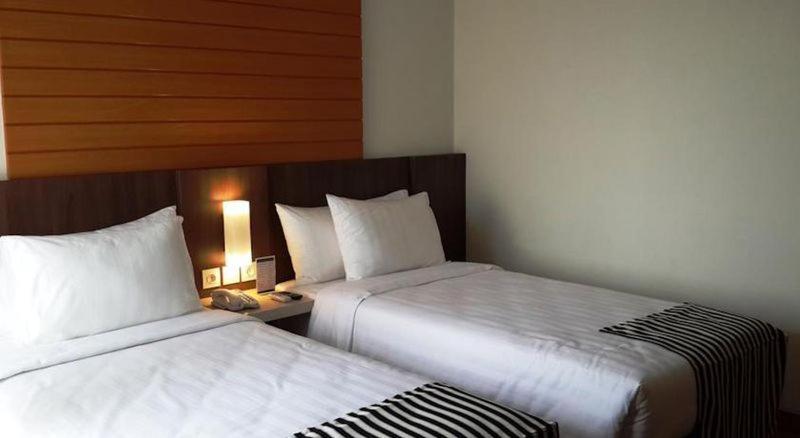 Vega Hotel Gading Serpong Rom bilde
